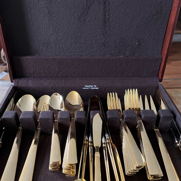 VINTAGE REED & BARTON 24K GOLD PLATED 68 PIECE FLATWARE & HOSTESS SERVING SET - Picture 6 of 10